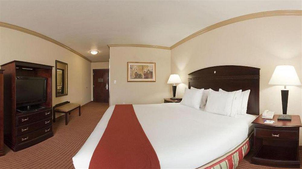 Holiday Inn Express & Suites Wharton By Ihg Екстериор снимка