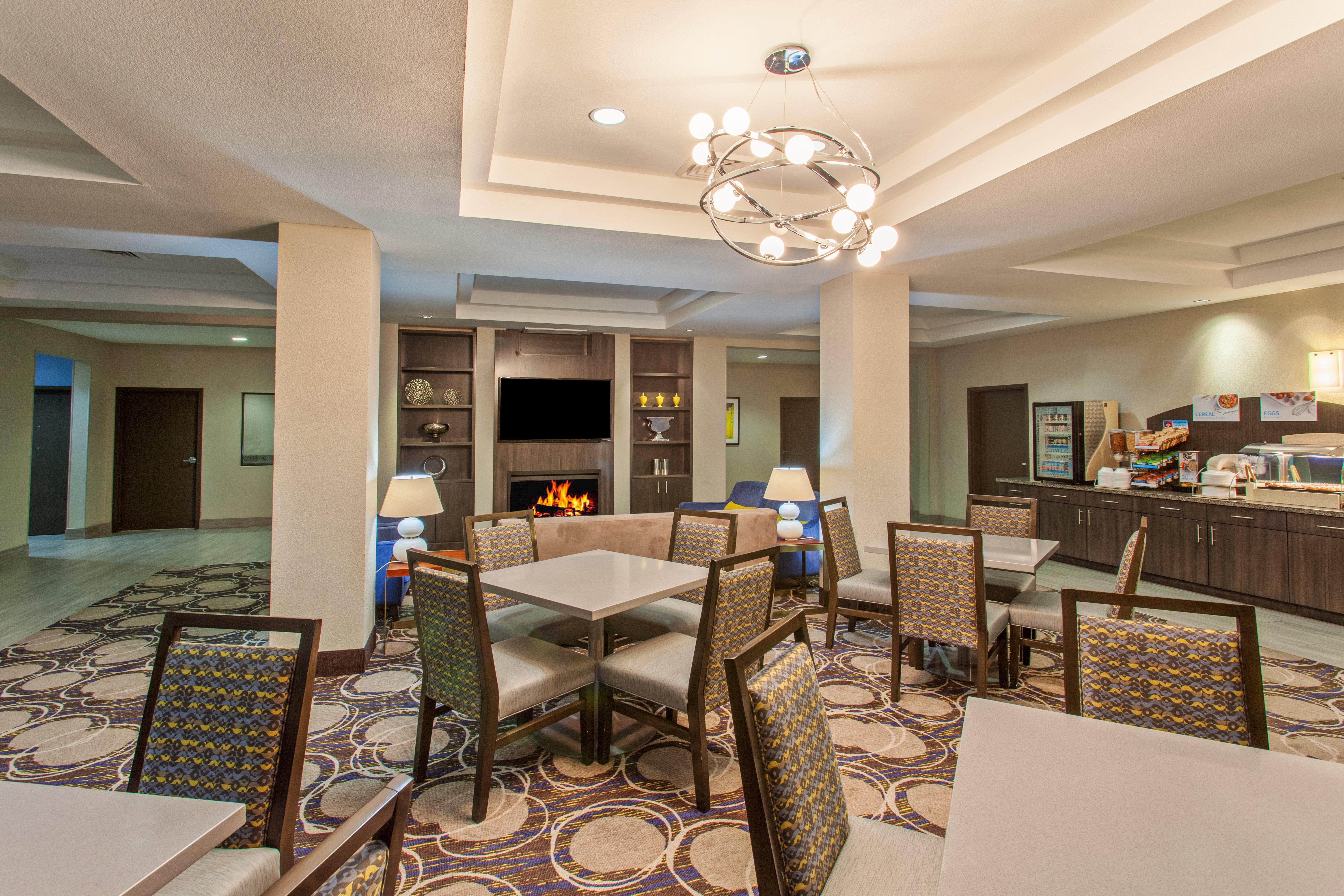 Holiday Inn Express & Suites Wharton By Ihg Екстериор снимка