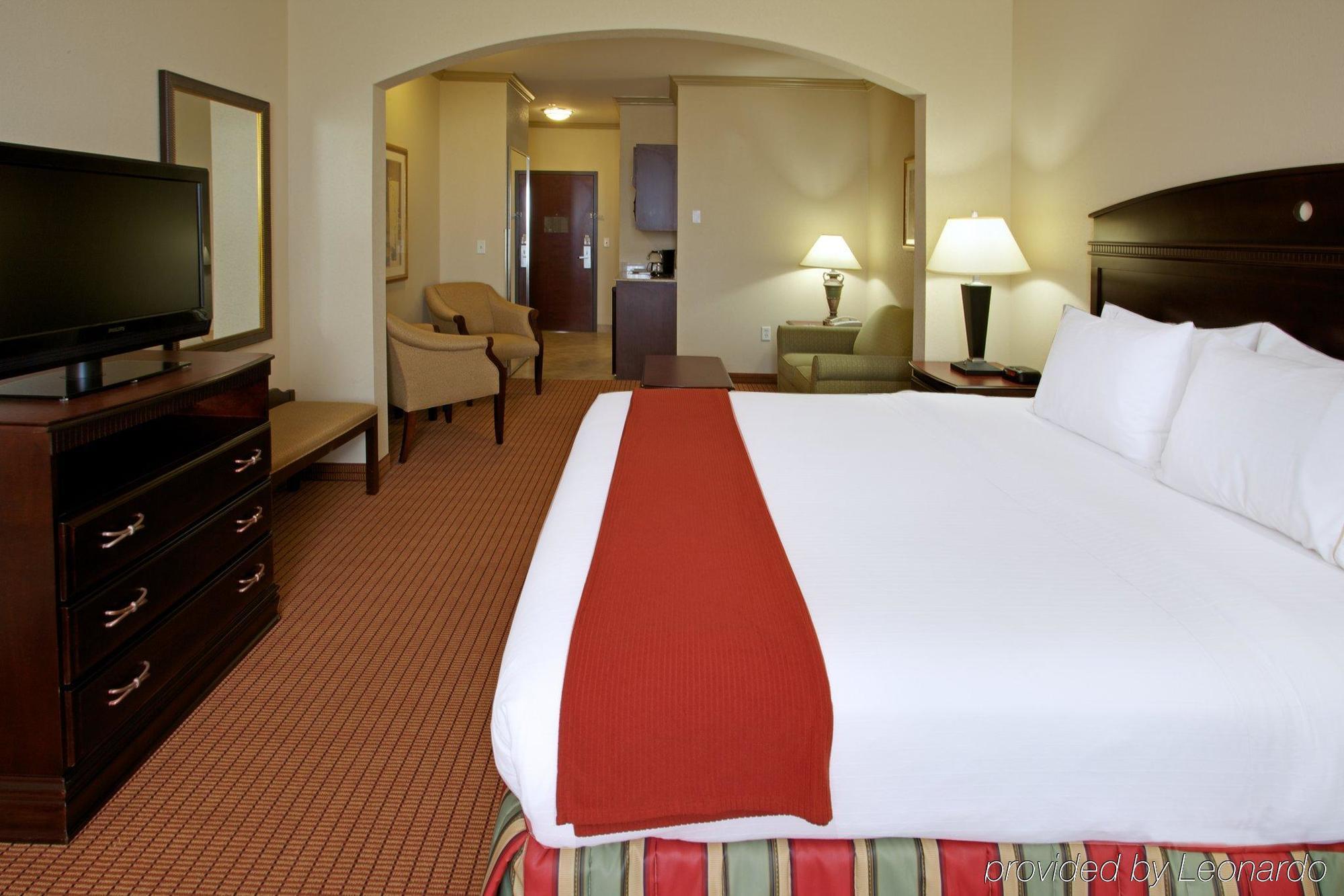Holiday Inn Express & Suites Wharton By Ihg Стая снимка