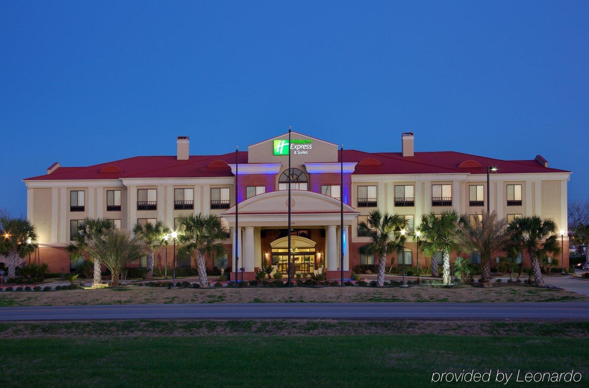Holiday Inn Express & Suites Wharton By Ihg Екстериор снимка