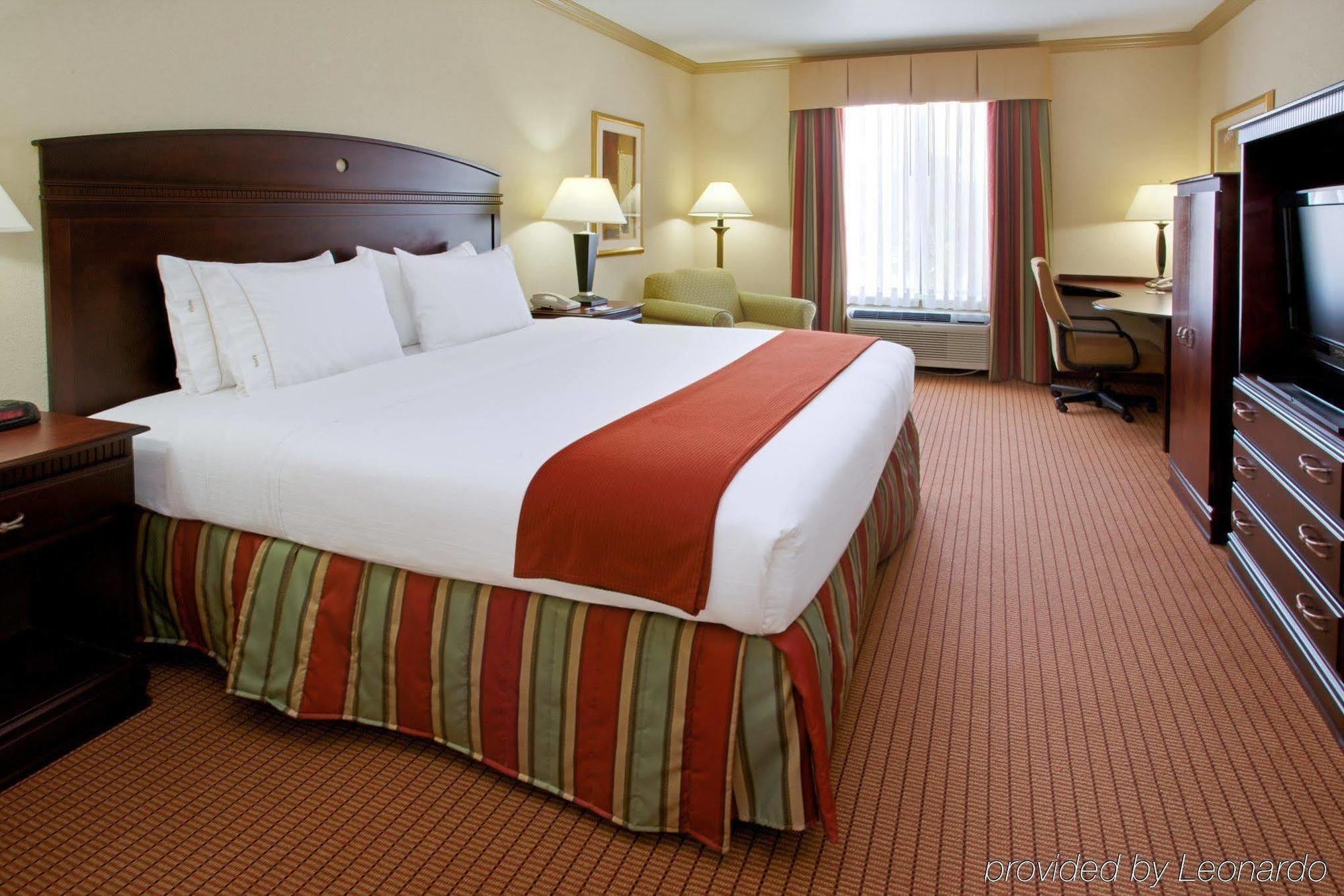Holiday Inn Express & Suites Wharton By Ihg Екстериор снимка