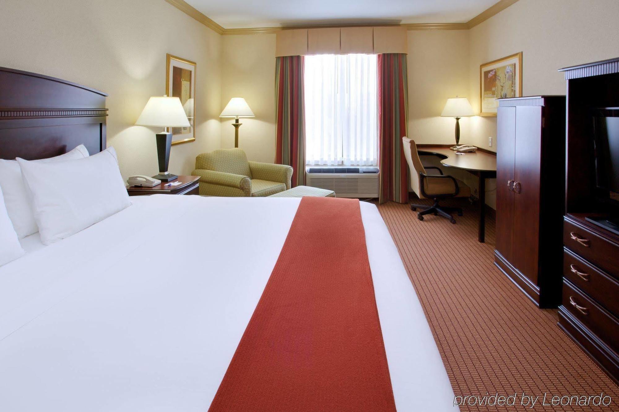 Holiday Inn Express & Suites Wharton By Ihg Екстериор снимка
